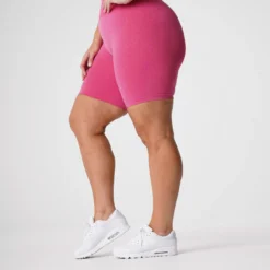 Fuchsia Pro Seamless Shorts -NVGTN Store DSC00096