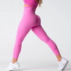 Bubble Gum Pink Signature 2.0 Leggings -NVGTN Store DSC00100 c093f6e3 2bfe 40f8 b8ef 8608efc80ced