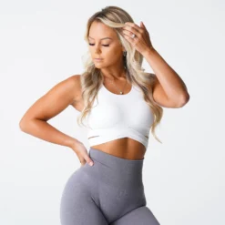 White Sculpt Seamless Bra Top -NVGTN Store DSC01558