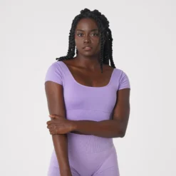 Iris Serene Seamless Bra -NVGTN Store DSC01761 a947c7af 42c2 46d0 bfb3 b5331742cde1