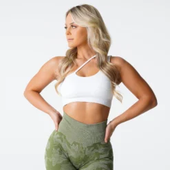 White Streamline Seamless Bra -NVGTN Store DSC02892 688195d6 8af0 4439 96df ffcd7b59729a