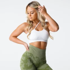 White Streamline Seamless Bra -NVGTN Store DSC02893 76a8a89f 19e1 4d9e 9e7c e9b6ab95e333