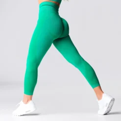 Holly Green Contour 2.0 Seamless Leggings -NVGTN Store DSC02936 1ea7754e 389d 4933 ac29 500fb9678abc
